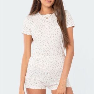 EDIKTED Floral Tshirt